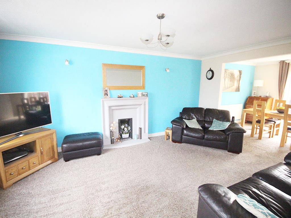 4 bedroom detached house For Sale in Earby - IMG_2489.jpg